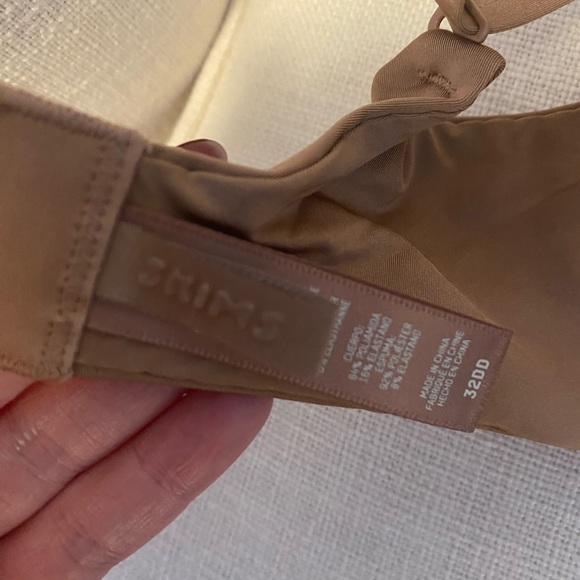 Skims Weightless Demi Bra - Picture 9 of 11